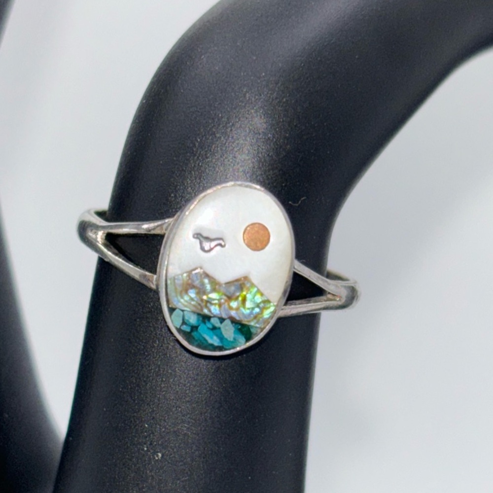 Mexican silver abalone/MOP ring featuring a bird by the ocean